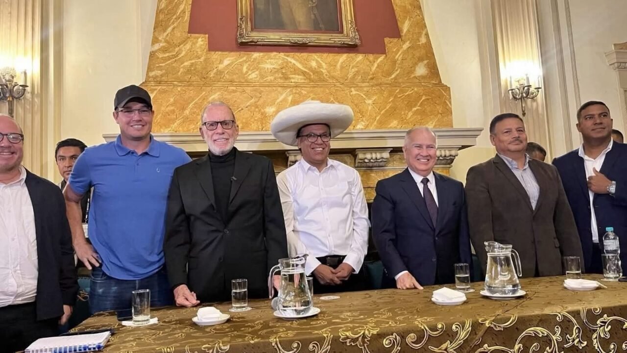 SE RECONFIGURA EL ESCENARIO POLÍTICO: FORSYTH, BELMONT Y LÓPEZ CHAU RESPALDAN A ROBERTO SÁNCHEZ PARA LA SEGUNDA VUELTA