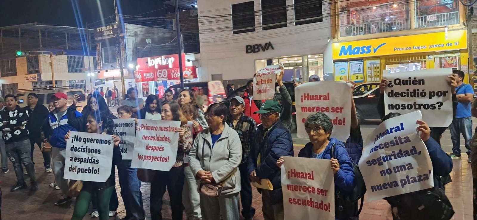 HUARALINOS VUELVEN A LAS CALLES Y ALZAN SU VOZ: “NO A LA DEMOLICIÓN DE NUESTRA PLAZA DE ARMAS”