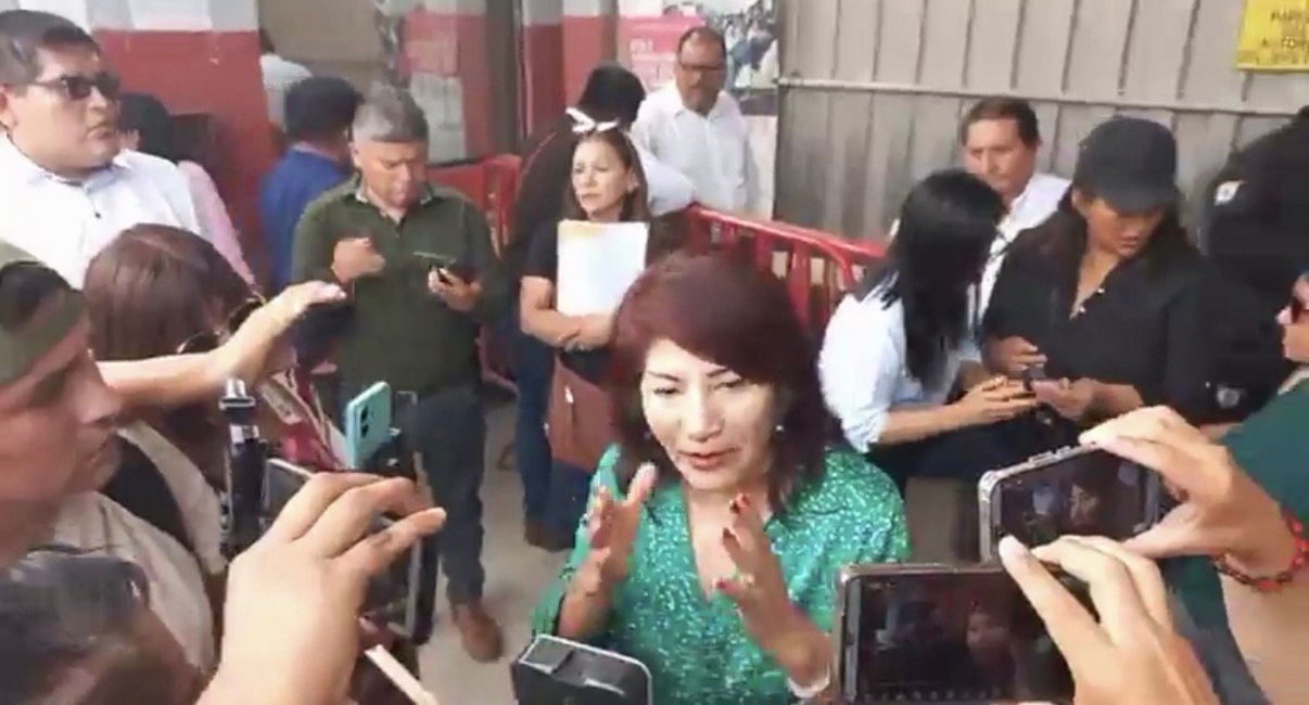 ¡ÚLTIMO MINUTO! ¡ROSA VÁSQUEZ RECUPERA SU CREDENCIAL Y VUELVE AL GOBIERNO REGIONAL DE LIMA!